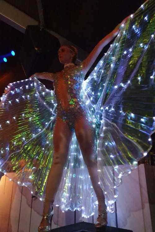 Aminias LED Show mit LED Flügeln